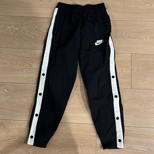 Kids Nike tearaway button basket ball pants